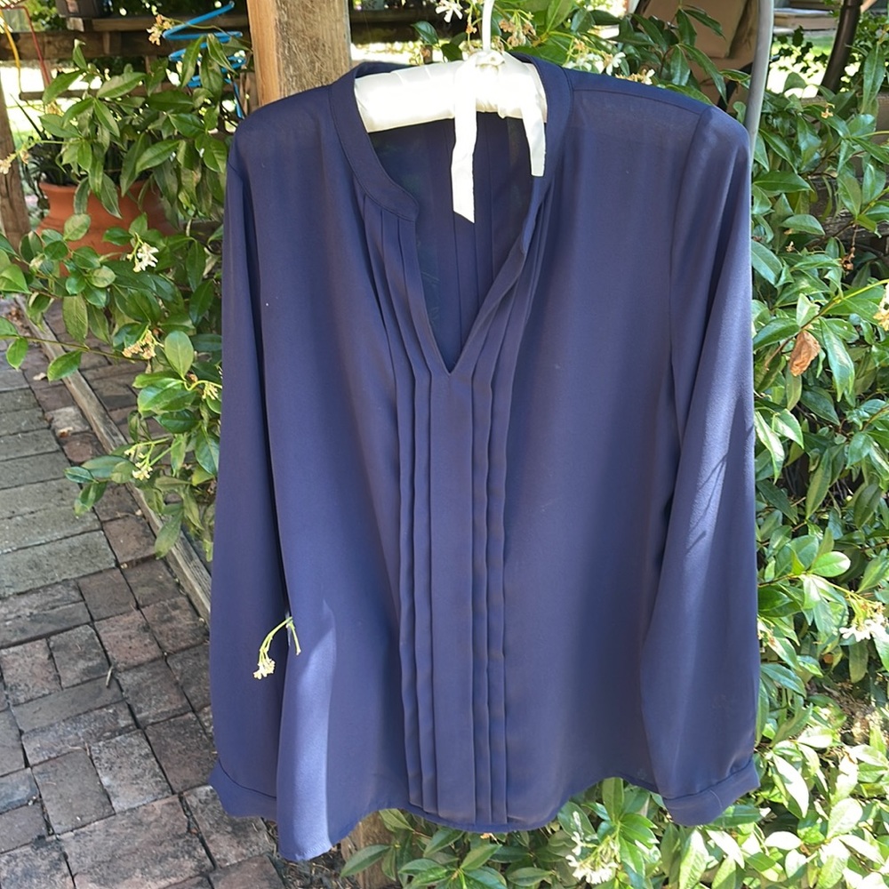 Navy blue 41 Hawthorne blouse.